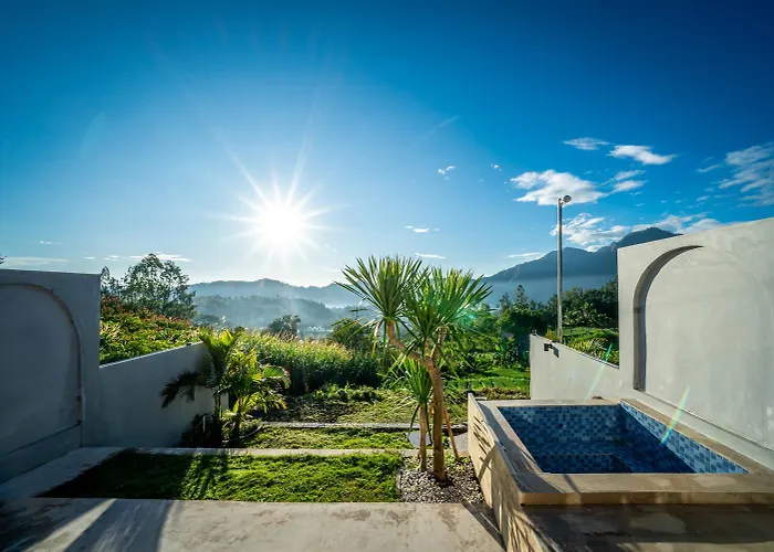 The Jungle Sunrise Private And Jacuzzi Frühstückspension 3*
